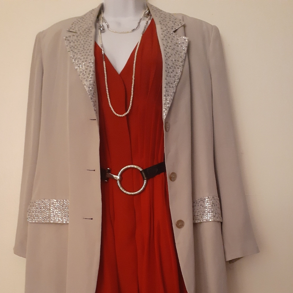 Super cute dress can be use with different belts.